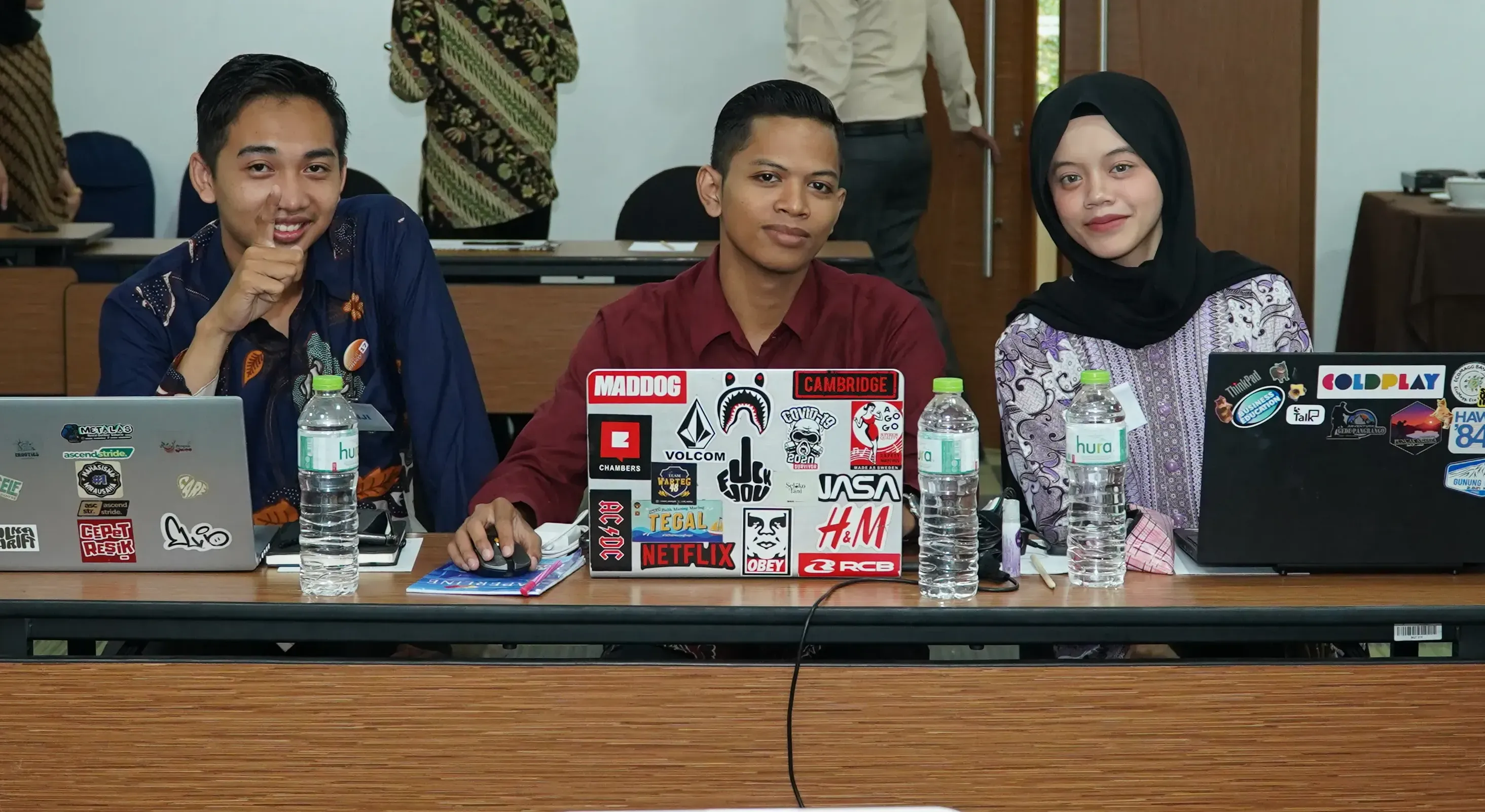 Menciptakan peluang untuk generasi muda